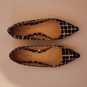 Black and White Flats